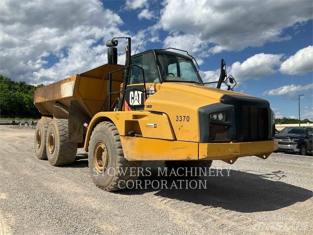 CAT 740B アーティキュレート式ダンプトラック