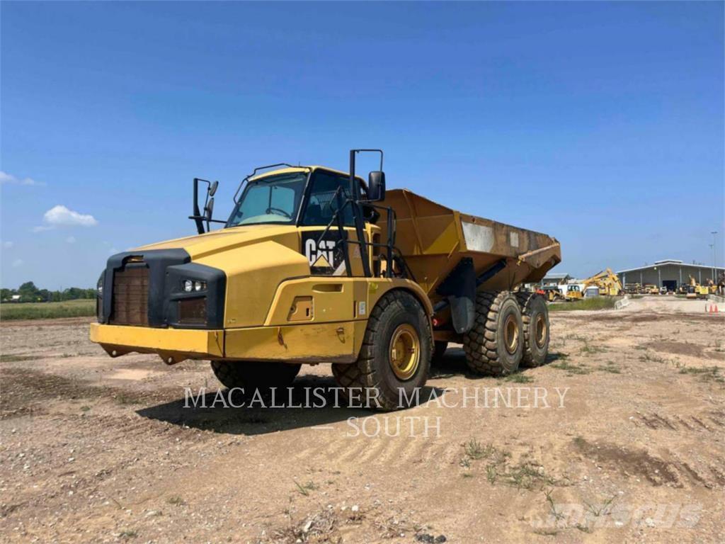 CAT 740B アーティキュレート式ダンプトラック