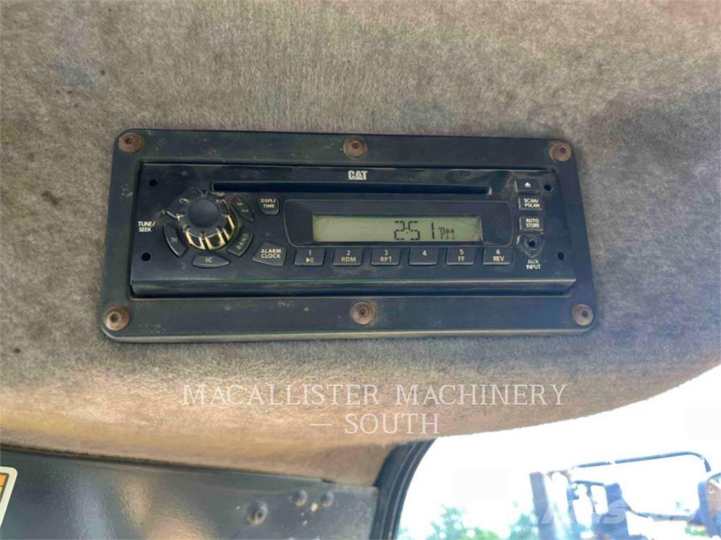 CAT 740B アーティキュレート式ダンプトラック