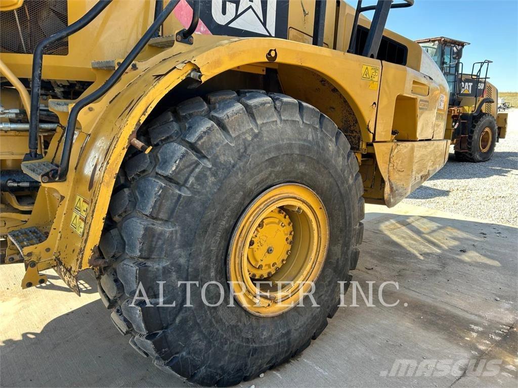 CAT 740B アーティキュレート式ダンプトラック