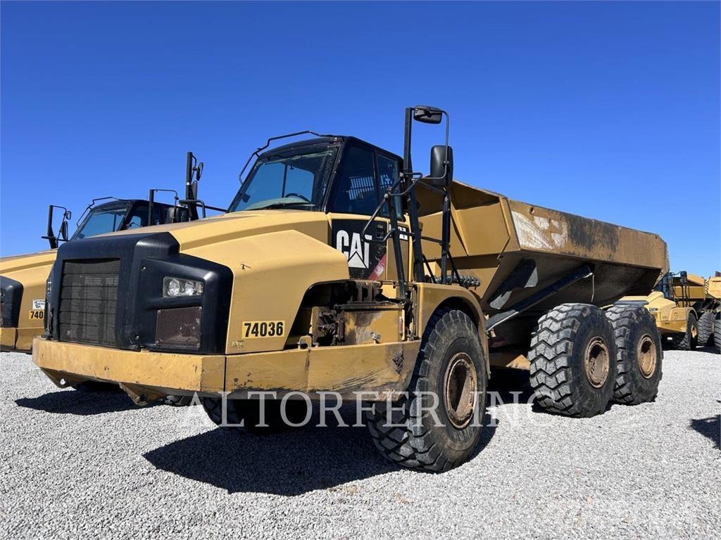 CAT 740B アーティキュレート式ダンプトラック