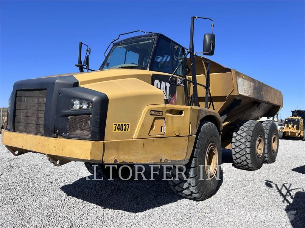 CAT 740B アーティキュレート式ダンプトラック
