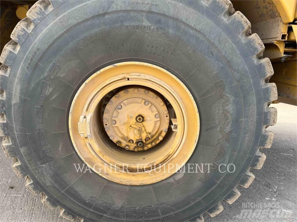 CAT 740B WT 給水車