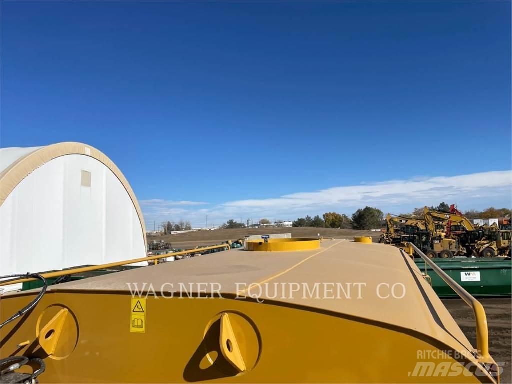 CAT 740B WT RB 給水車
