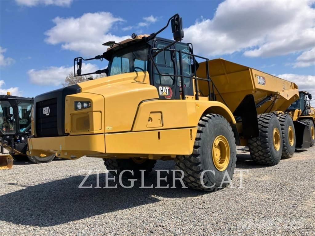 CAT 740GC アーティキュレート式ダンプトラック