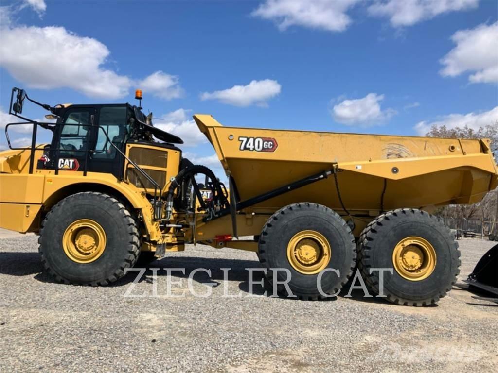 CAT 740GC アーティキュレート式ダンプトラック