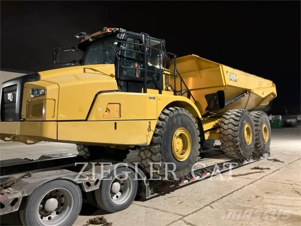 CAT 740GC アーティキュレート式ダンプトラック