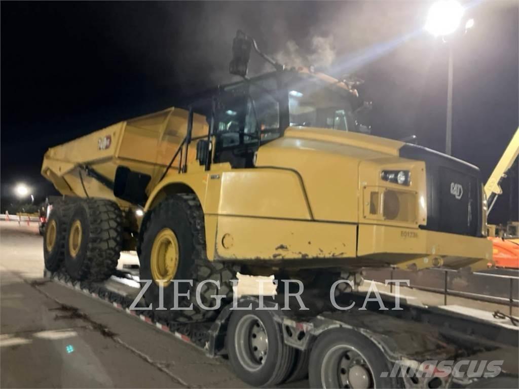 CAT 740GC アーティキュレート式ダンプトラック