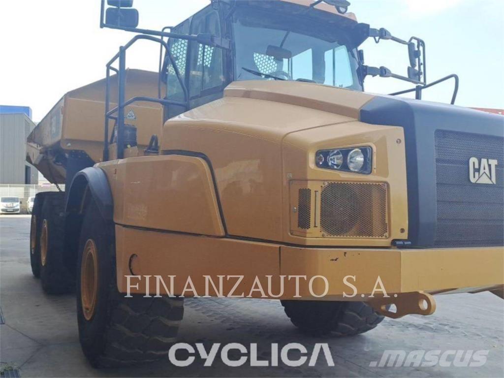CAT 740GC アーティキュレート式ダンプトラック