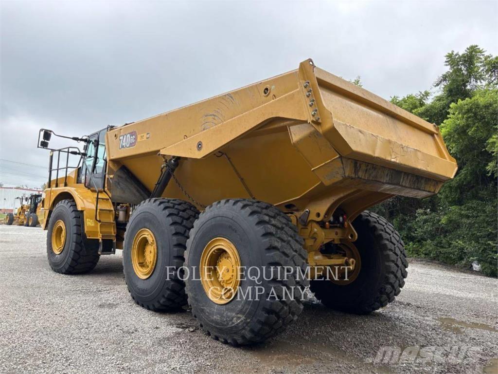 CAT 740GC-04 アーティキュレート式ダンプトラック