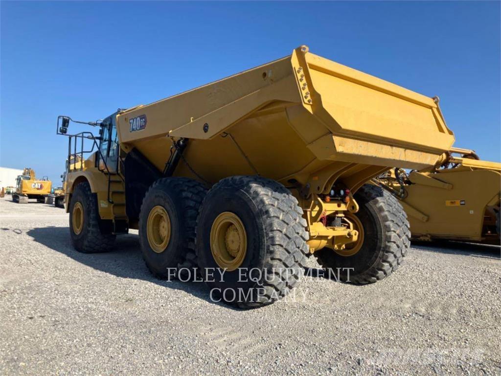 CAT 740GC-04 アーティキュレート式ダンプトラック