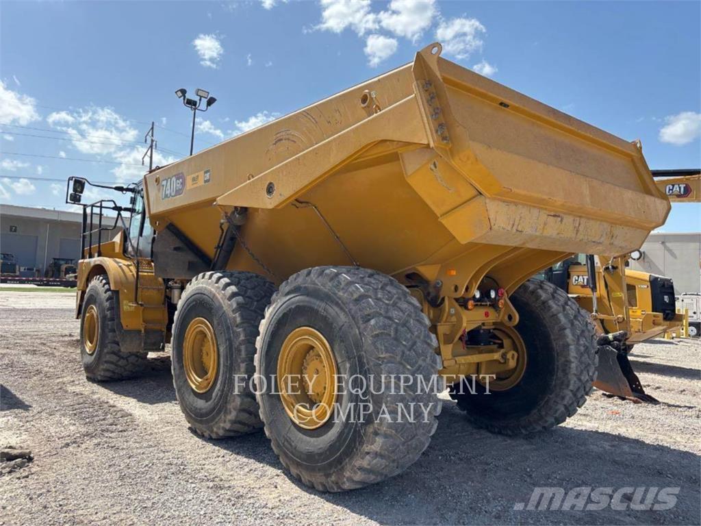 CAT 740GC-04 アーティキュレート式ダンプトラック
