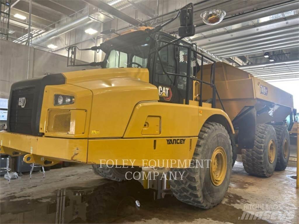 CAT 740GC-04 アーティキュレート式ダンプトラック