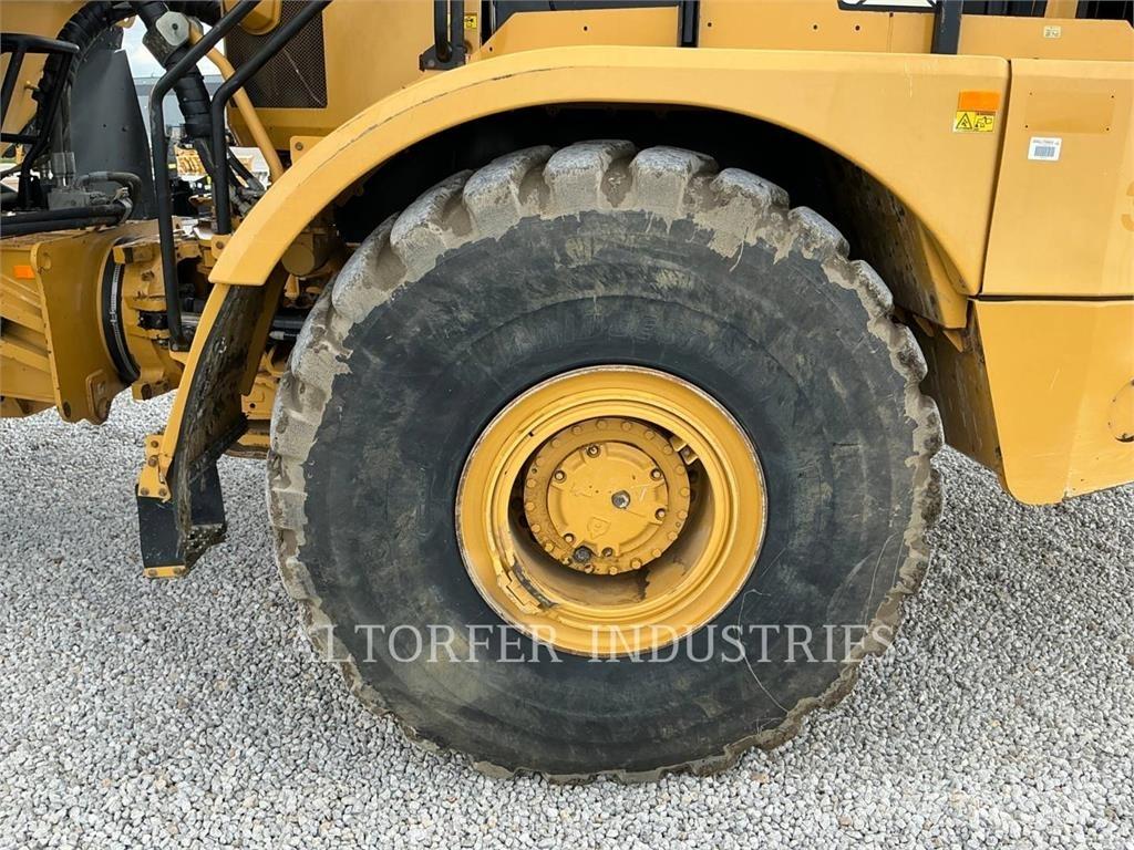 CAT 745 アーティキュレート式ダンプトラック