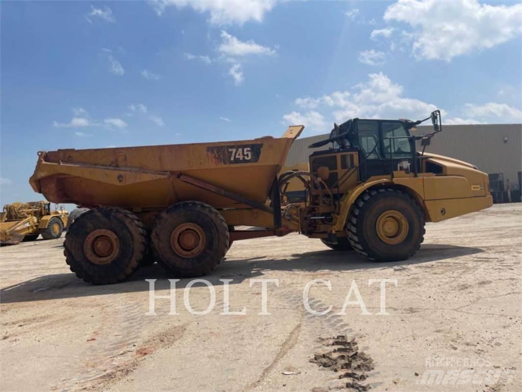 CAT 745 アーティキュレート式ダンプトラック