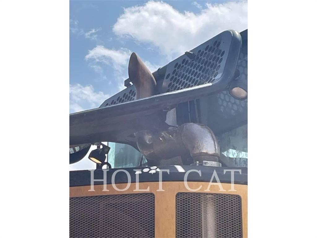 CAT 745 アーティキュレート式ダンプトラック