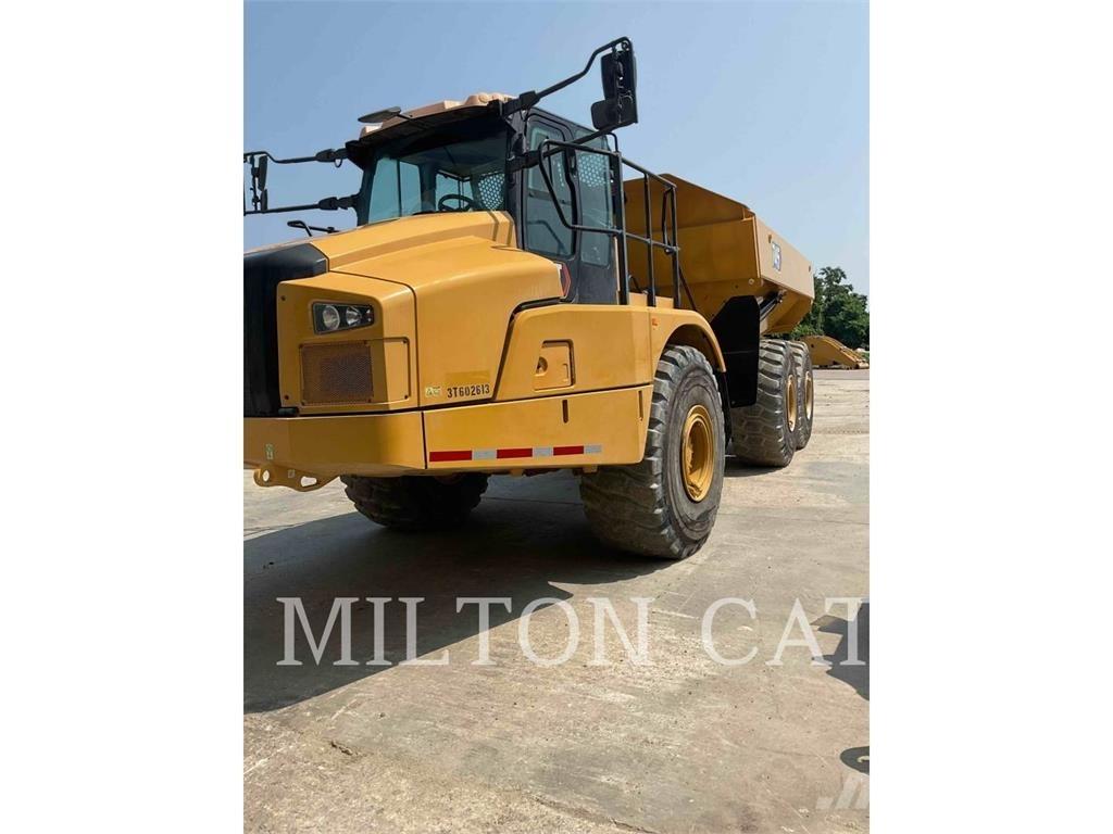 CAT 745 アーティキュレート式ダンプトラック