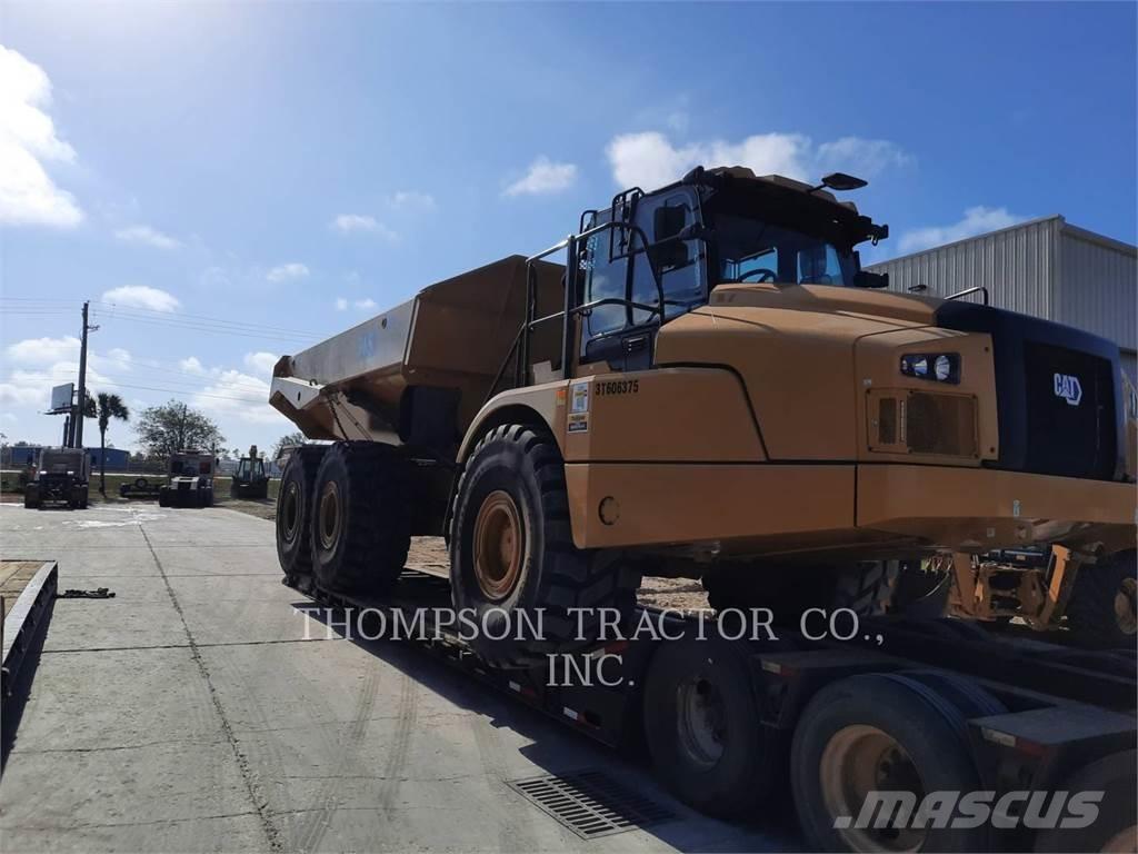 CAT 745 アーティキュレート式ダンプトラック
