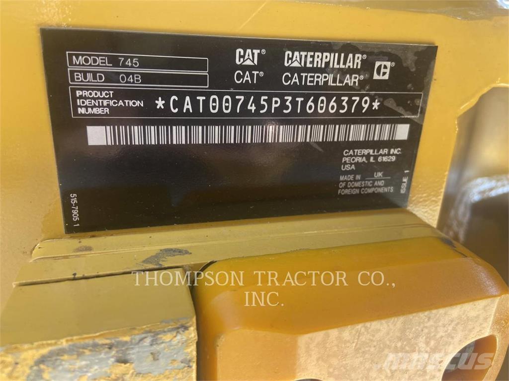 CAT 745 アーティキュレート式ダンプトラック