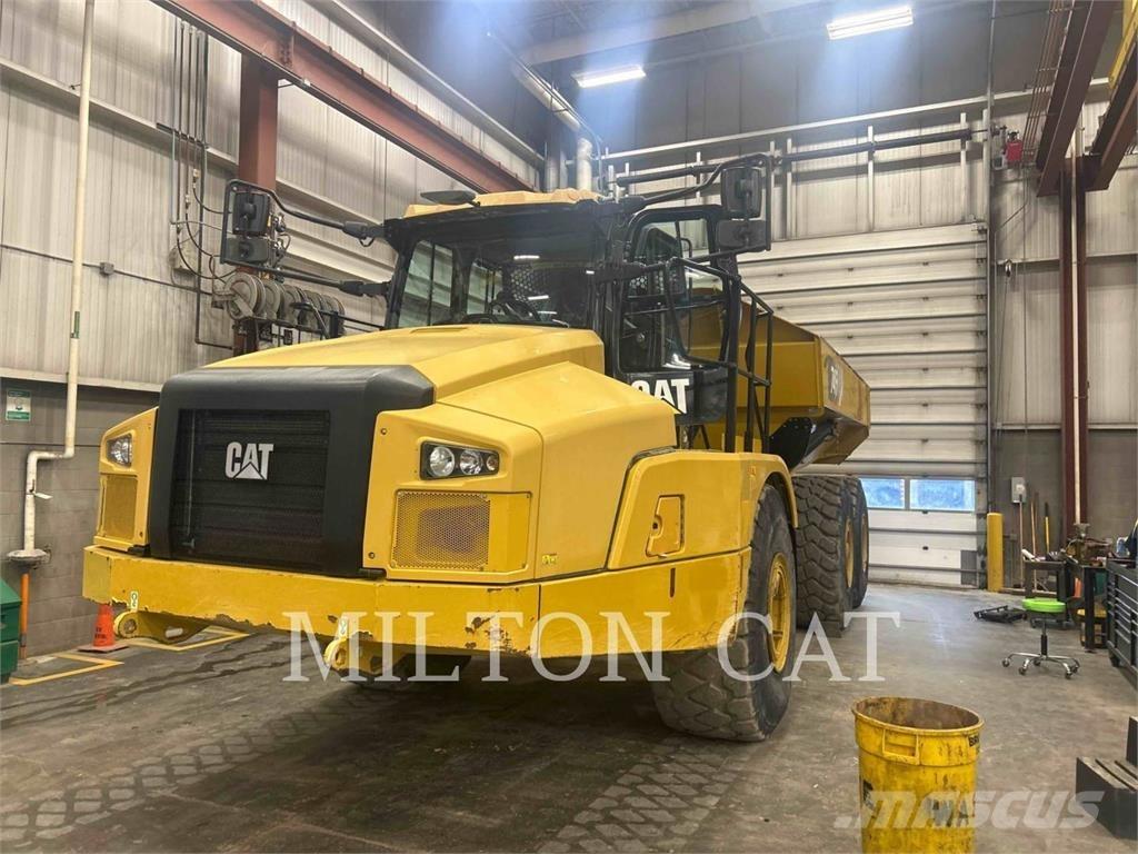 CAT 745 アーティキュレート式ダンプトラック