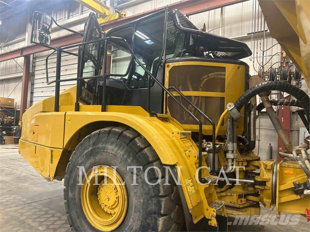 CAT 745 アーティキュレート式ダンプトラック