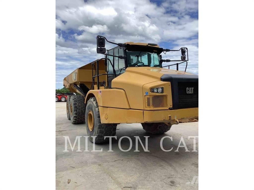 CAT 745 アーティキュレート式ダンプトラック