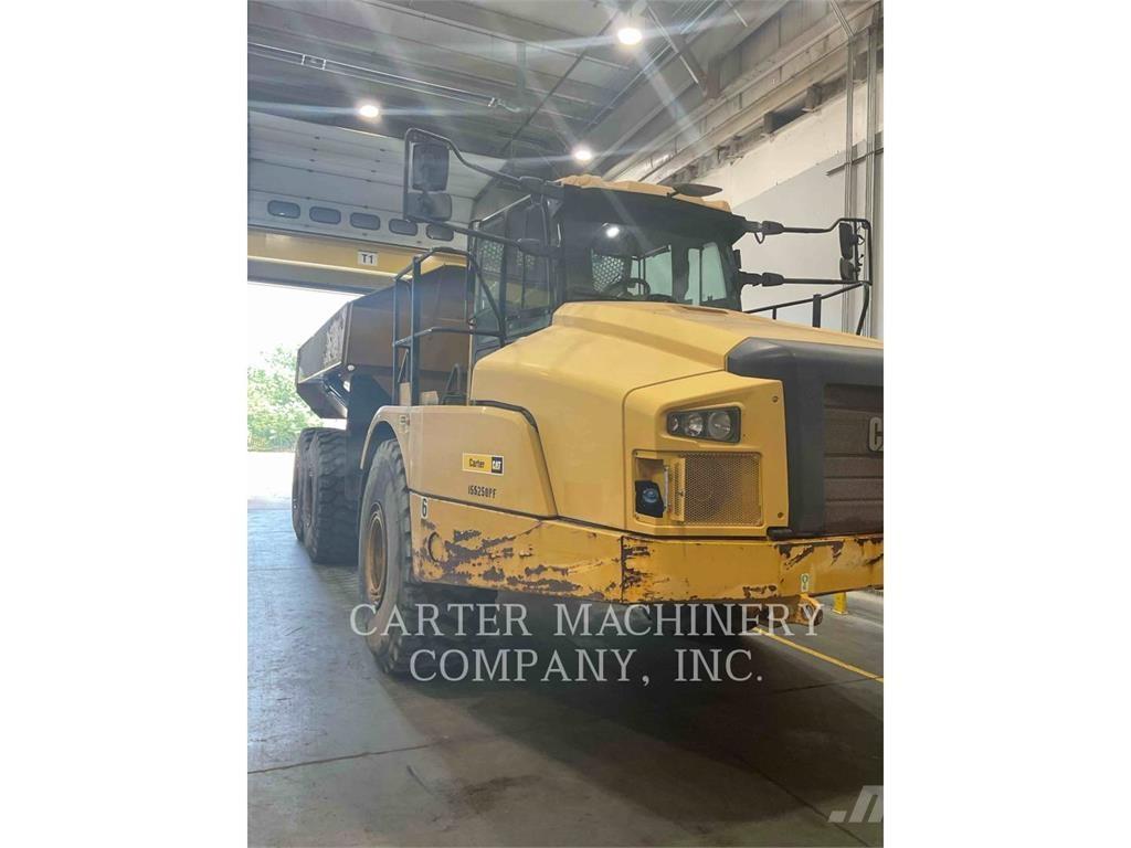 CAT 745 アーティキュレート式ダンプトラック