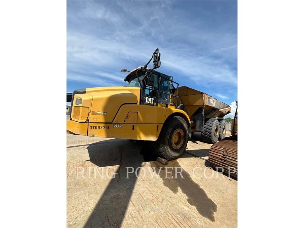 CAT 745 アーティキュレート式ダンプトラック