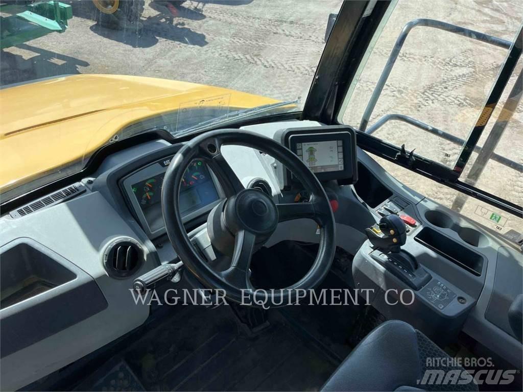 CAT 745 アーティキュレート式ダンプトラック