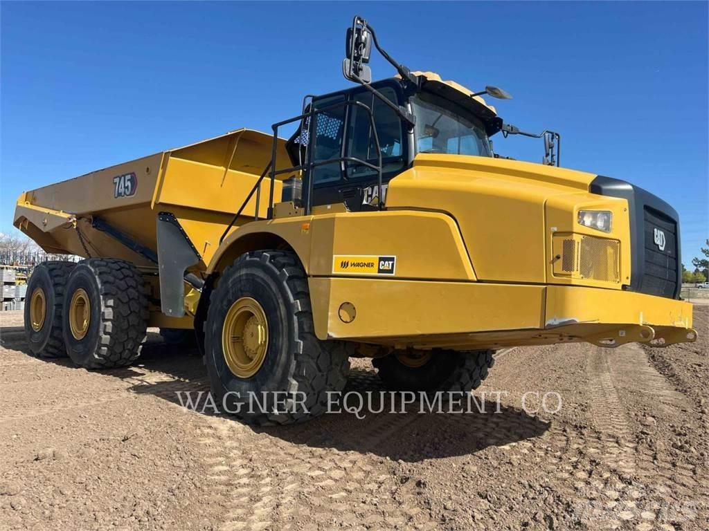 CAT 745 アーティキュレート式ダンプトラック