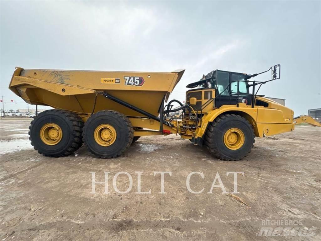 CAT 745 アーティキュレート式ダンプトラック