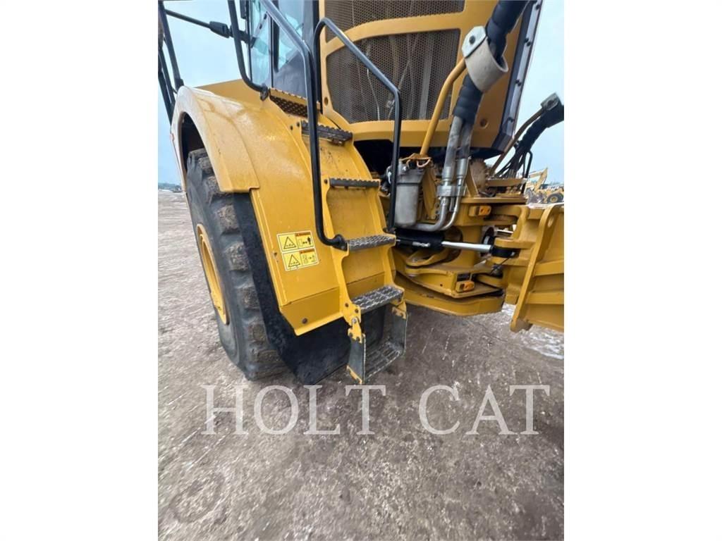 CAT 745 アーティキュレート式ダンプトラック