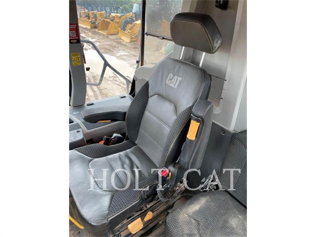 CAT 745 アーティキュレート式ダンプトラック