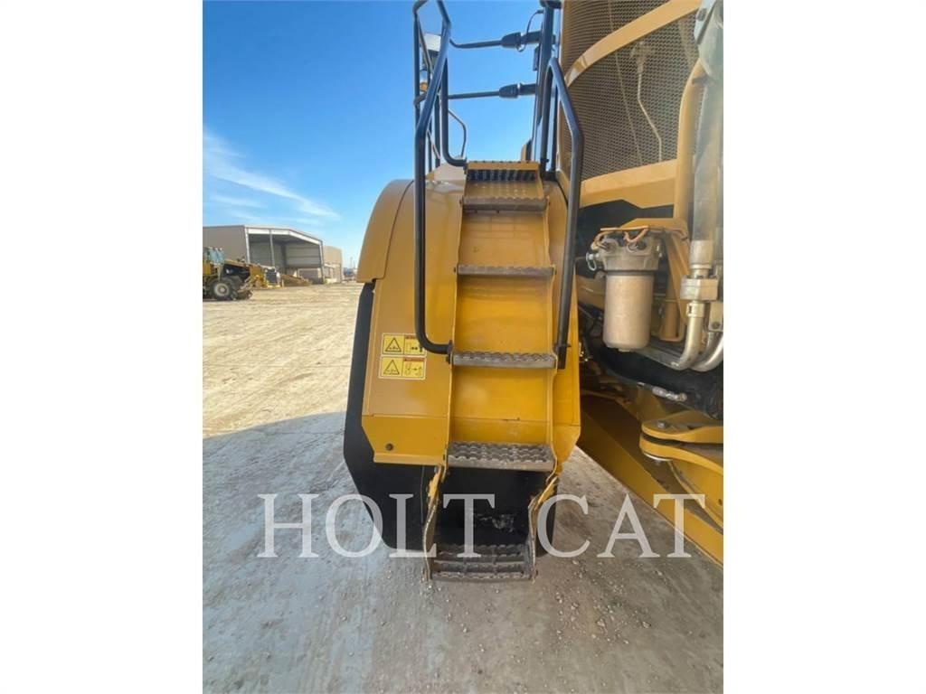 CAT 745 アーティキュレート式ダンプトラック