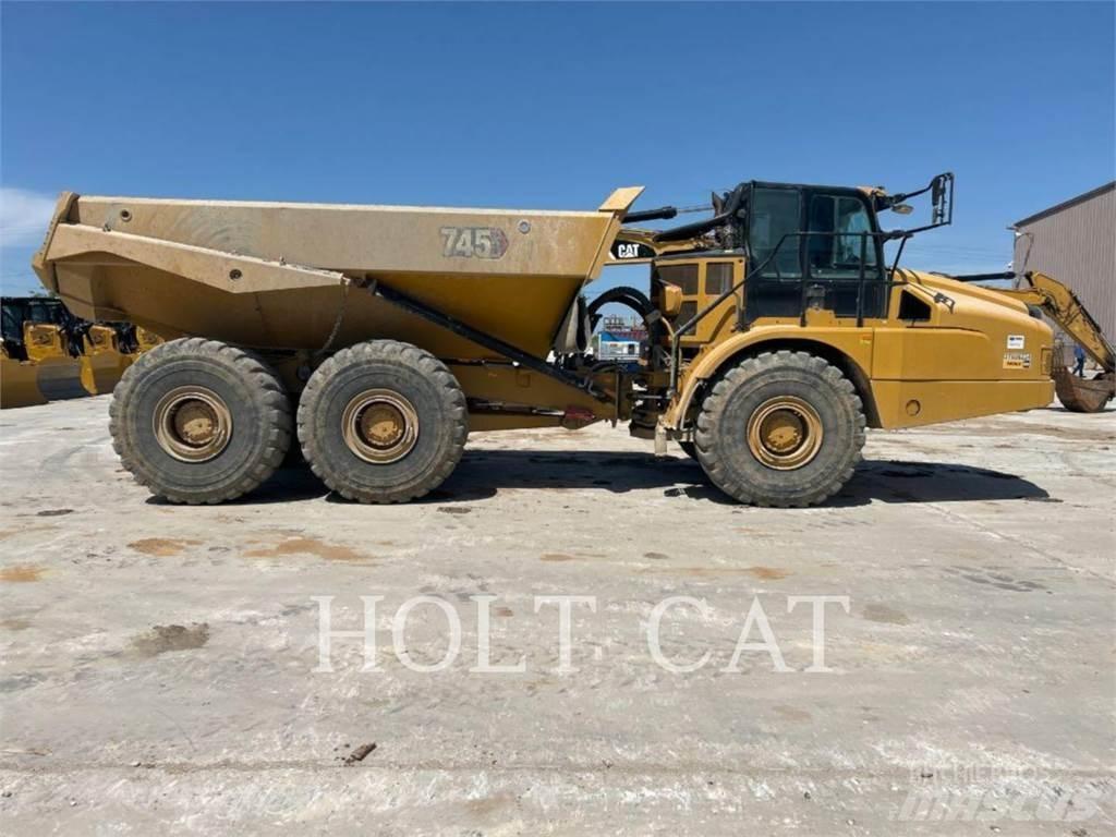 CAT 745 アーティキュレート式ダンプトラック