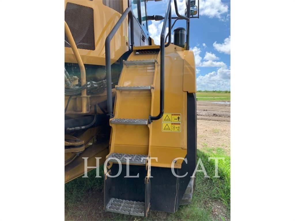 CAT 745 アーティキュレート式ダンプトラック