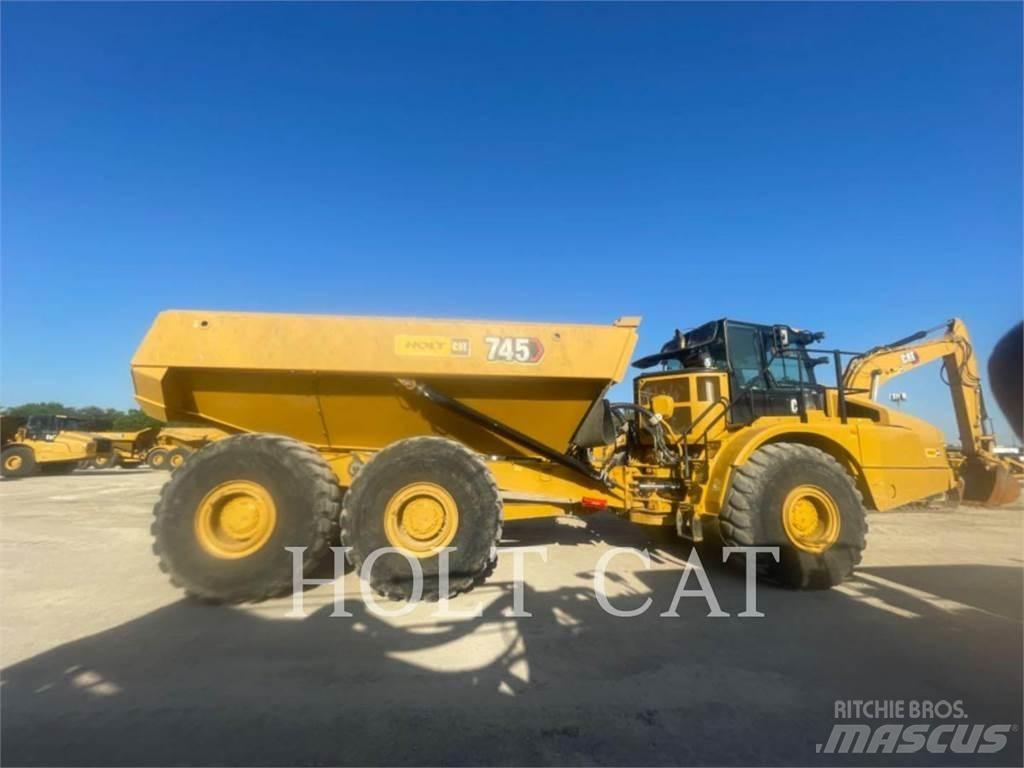 CAT 745 アーティキュレート式ダンプトラック