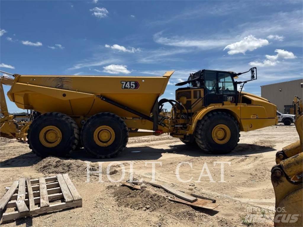 CAT 745 アーティキュレート式ダンプトラック