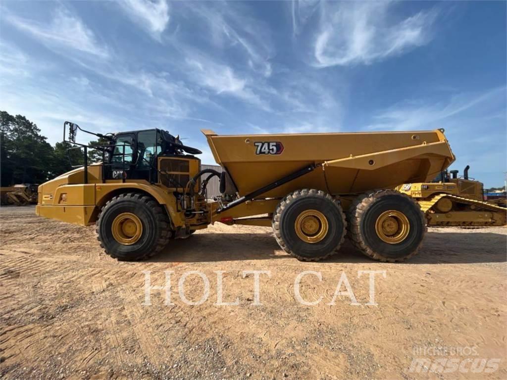 CAT 745 アーティキュレート式ダンプトラック