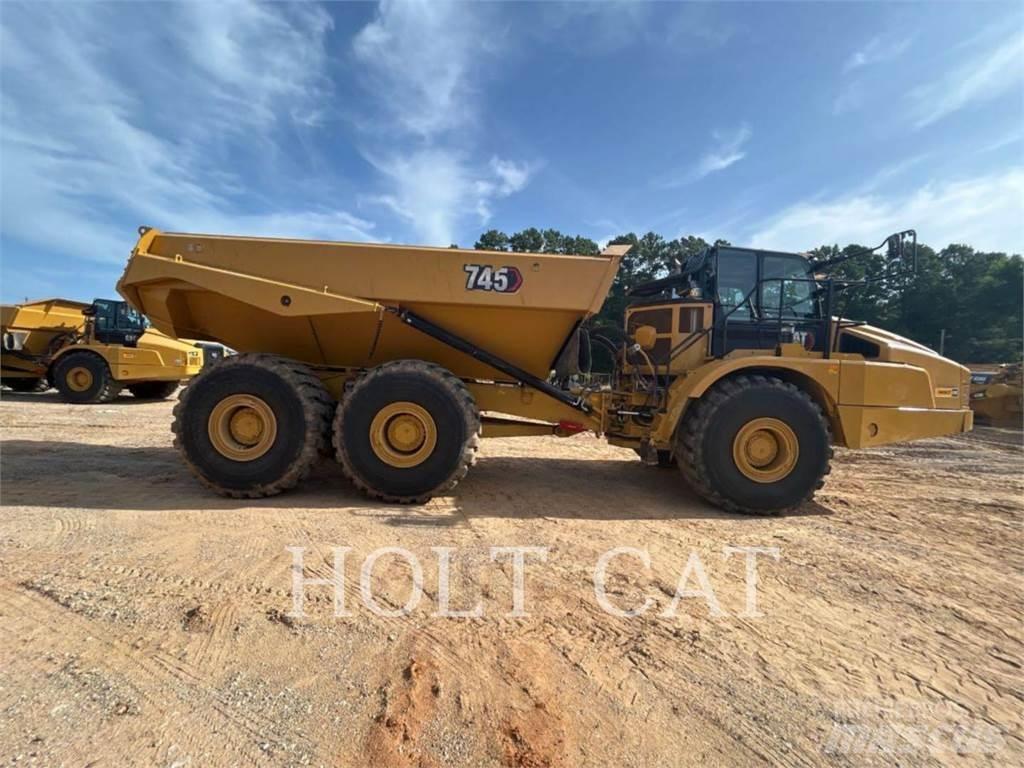 CAT 745 アーティキュレート式ダンプトラック