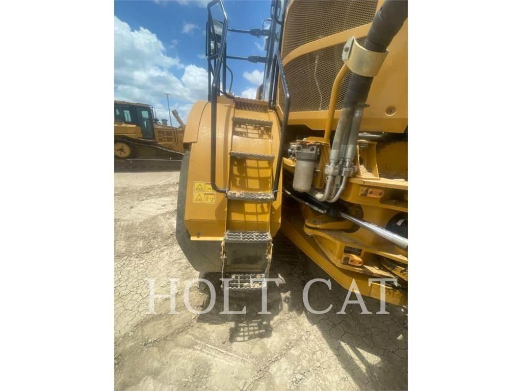 CAT 745 アーティキュレート式ダンプトラック