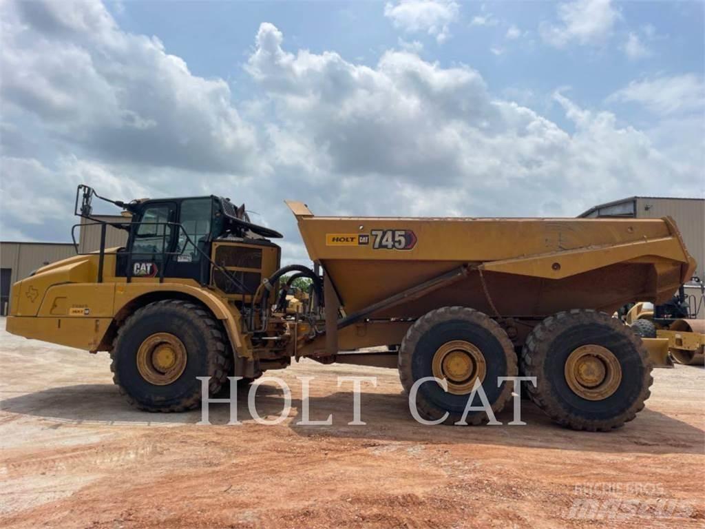CAT 745 アーティキュレート式ダンプトラック