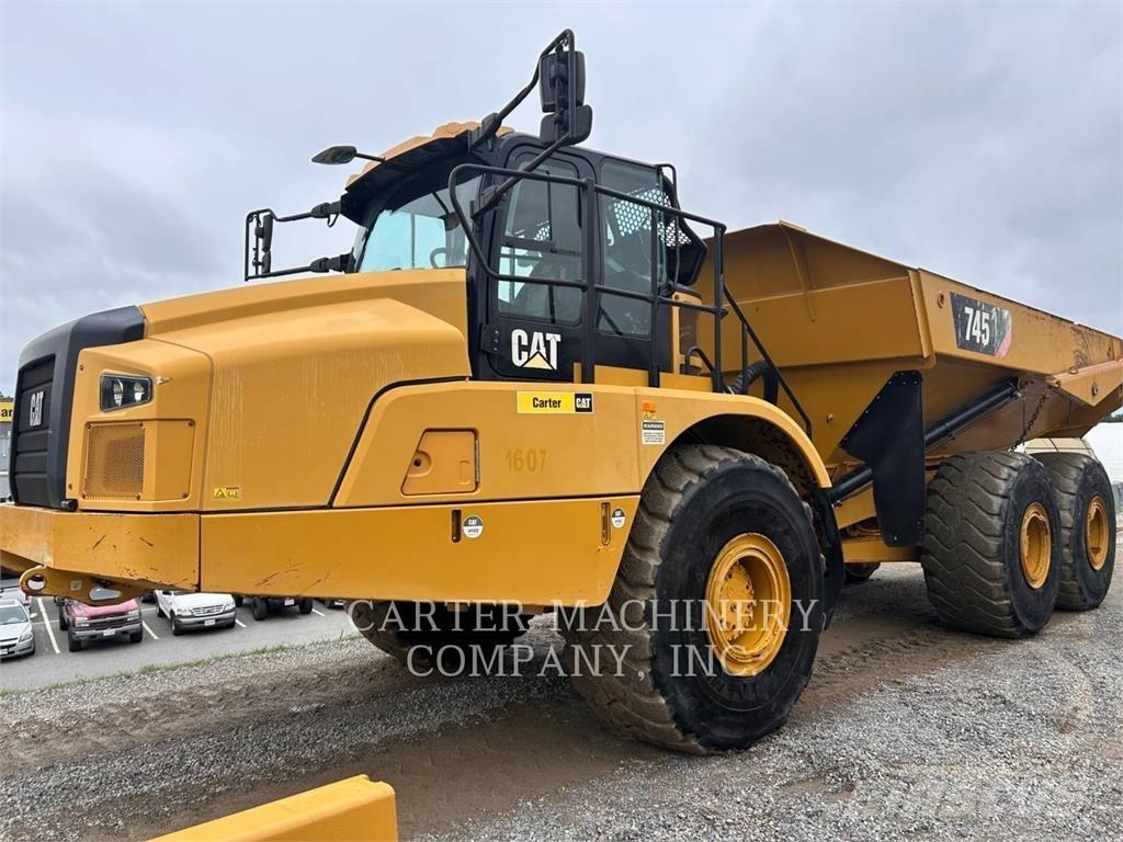 CAT 745 アーティキュレート式ダンプトラック