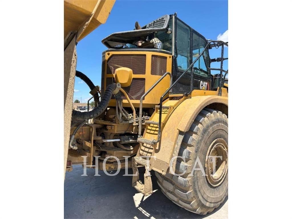 CAT 745 アーティキュレート式ダンプトラック