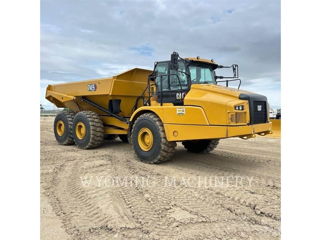 CAT 745 アーティキュレート式ダンプトラック