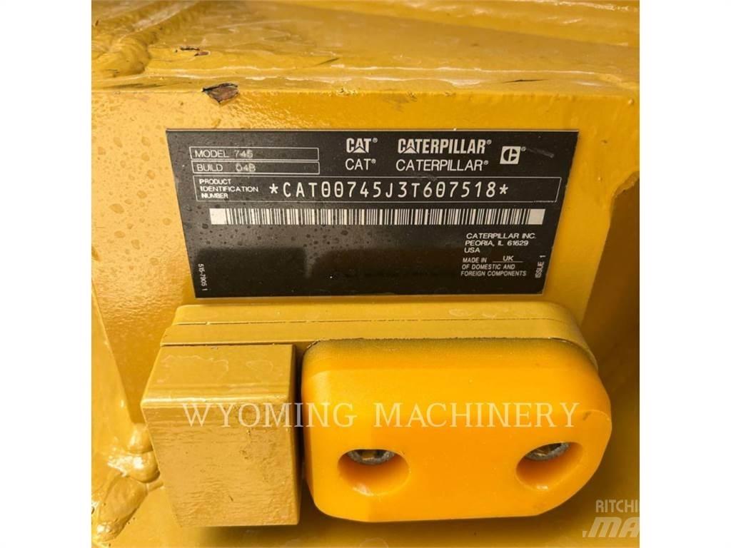 CAT 745 アーティキュレート式ダンプトラック