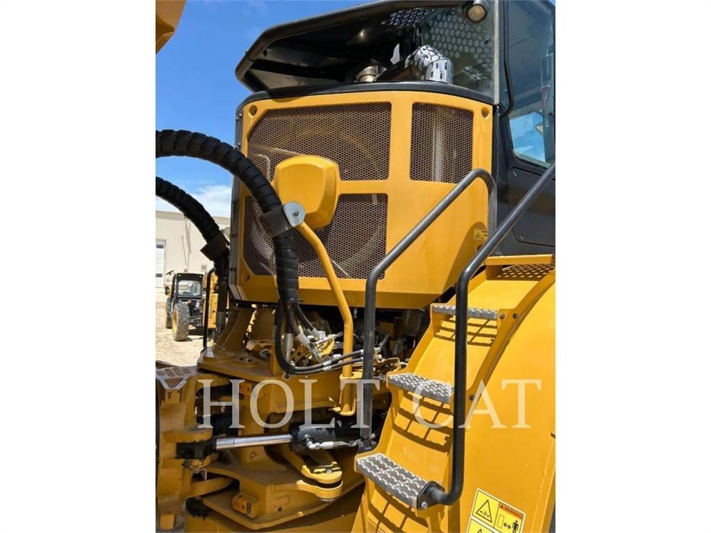 CAT 745 アーティキュレート式ダンプトラック