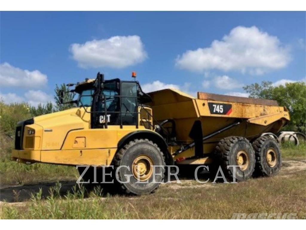 CAT 745 アーティキュレート式ダンプトラック