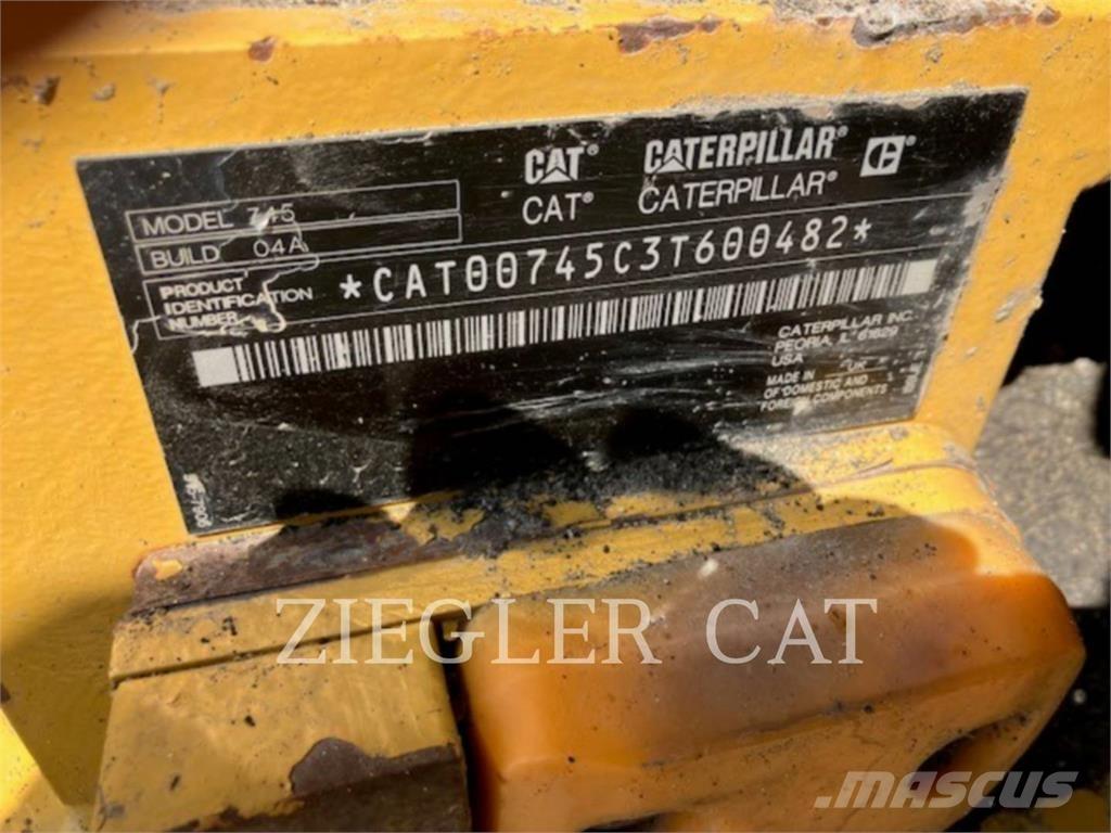 CAT 745 アーティキュレート式ダンプトラック