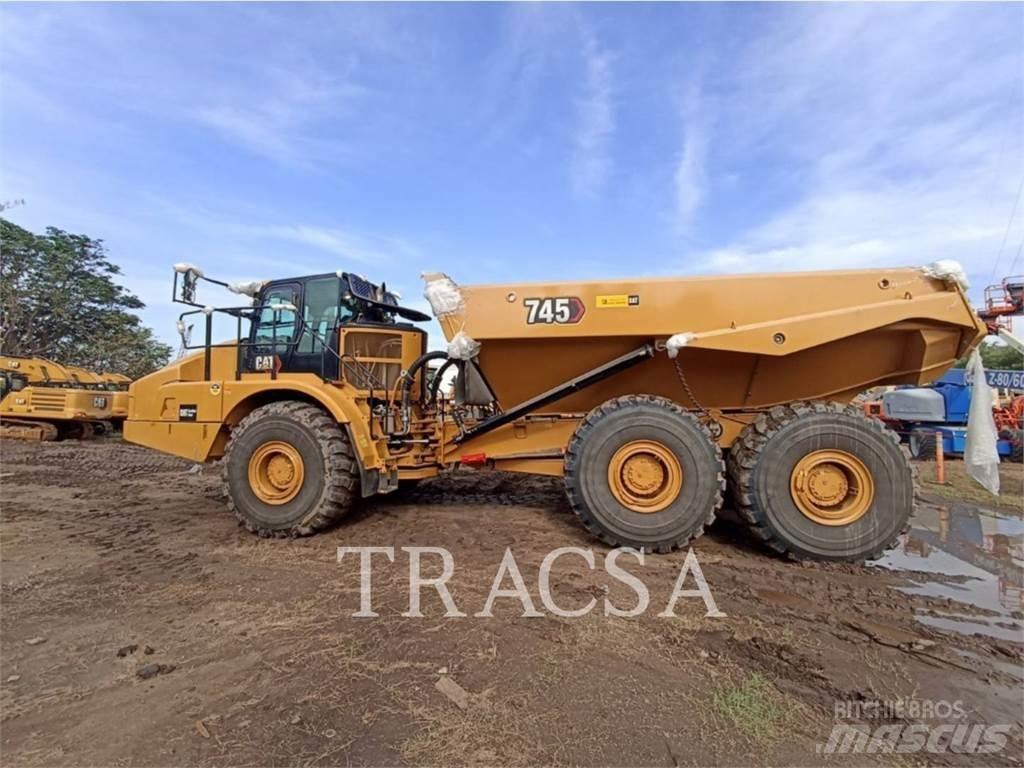 CAT 745 アーティキュレート式ダンプトラック